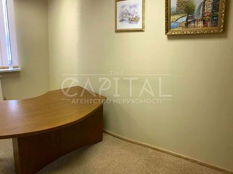 комерційна за адресою Дніпровська набережна вул., 19