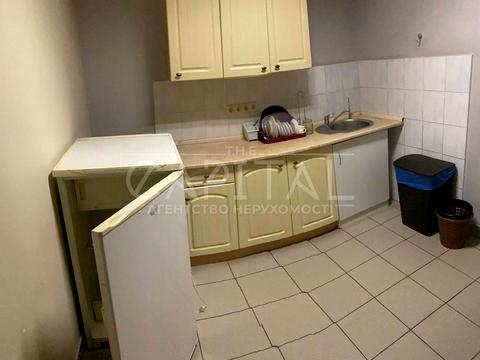 комерційна за адресою Дніпровська набережна вул., 19