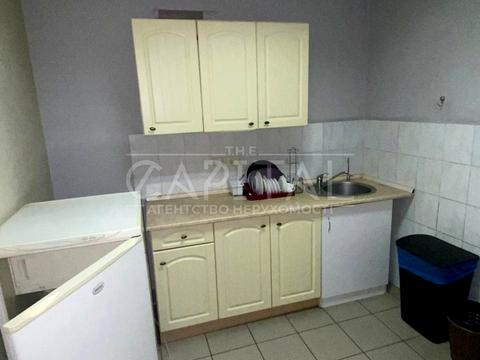 комерційна за адресою Дніпровська набережна вул., 19