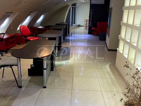 комерційна за адресою Дніпровська набережна вул., 19