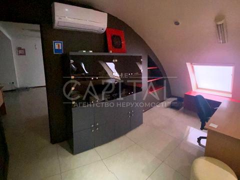 комерційна за адресою Дніпровська набережна вул., 19