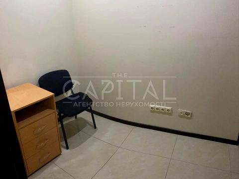 комерційна за адресою Дніпровська набережна вул., 19