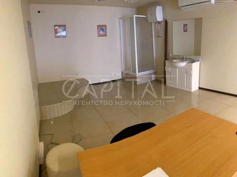 комерційна за адресою Дніпровська набережна вул., 19