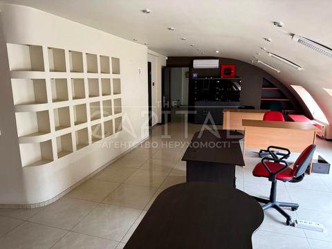 комерційна за адресою Дніпровська набережна вул., 19