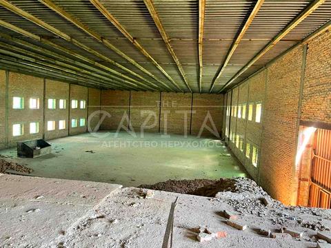 комерційна за адресою Небесної Сотні вул. (Паризької Комуни), 4