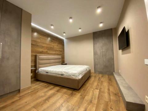 квартира за адресою В'ячеслава Чорновола вул., 27