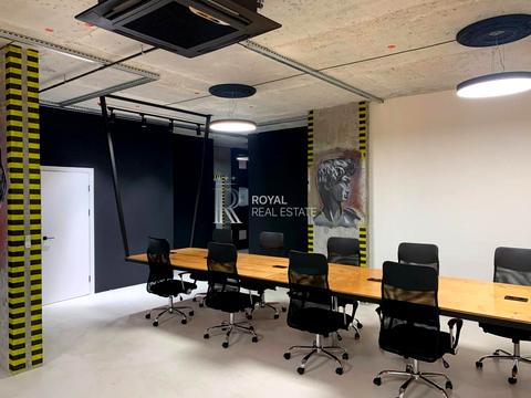 коммерческая по адресу Андрея Верхогляда ул. (Михайла Драгомирова), 15-А