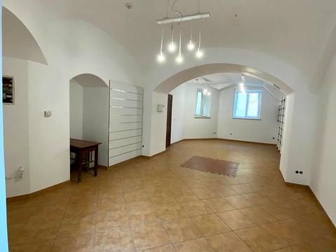 комерційна за адресою Володимира Винниченка вул. (), 4