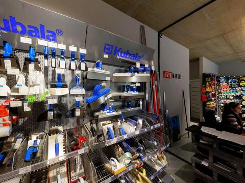 комерційна за адресою Загорська вул., 122