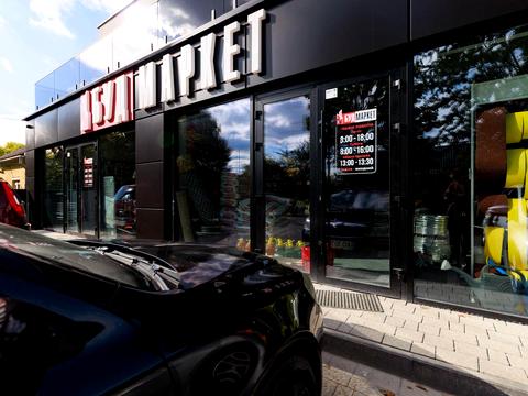 комерційна за адресою Загорська вул., 122