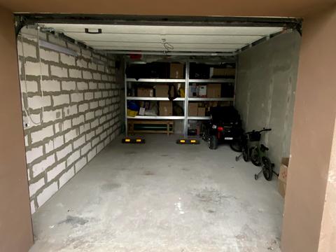 паркоместо по адресу Співдружності ул., 1