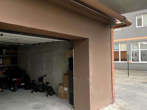 паркоместо по адресу Співдружності ул., 1