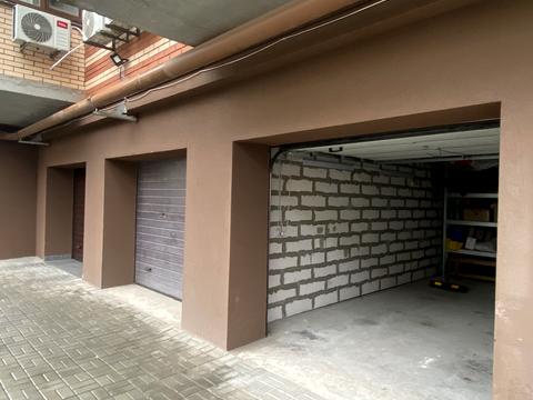 паркоместо по адресу Співдружності ул., 1