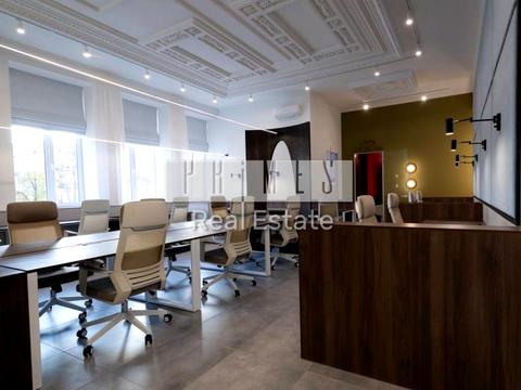 комерційна за адресою Київ, Богдана Хмельницького вул., 32