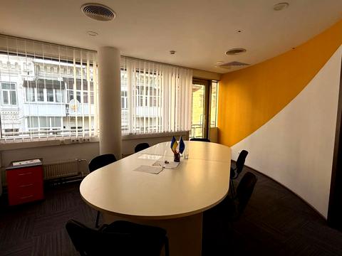 комерційна за адресою Софіївська вул., 1/2