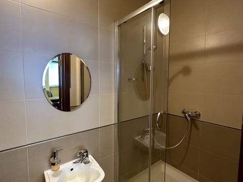 комерційна за адресою Антоновича вул. (Горького), 157