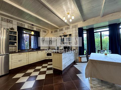 будинок за адресою Квітнева