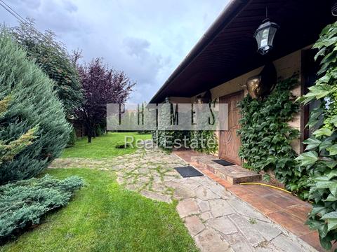 будинок за адресою Квітнева