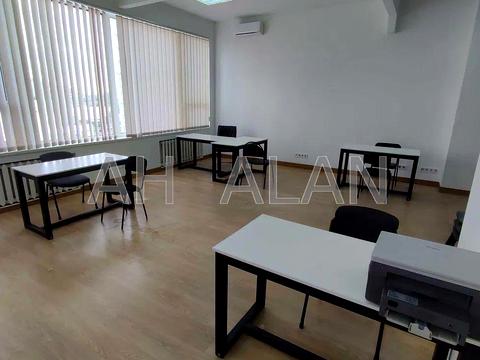 комерційна за адресою Євгена Сверстюка вул. (Марини Раскової), 11