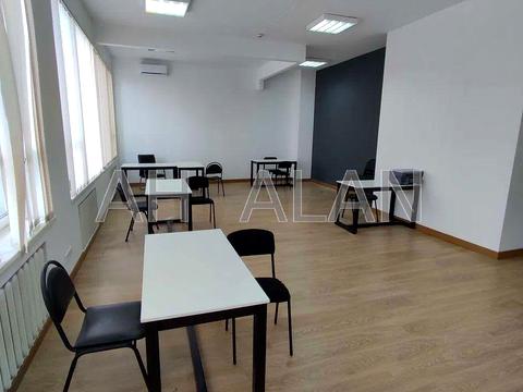 комерційна за адресою Євгена Сверстюка вул. (Марини Раскової), 11