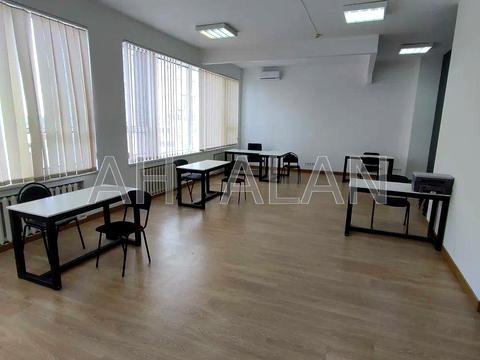 комерційна за адресою Євгена Сверстюка вул. (Марини Раскової), 11