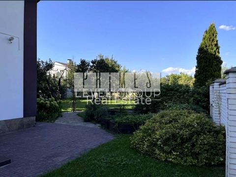 будинок за адресою Гідності вул. (Жертв Революції), 1