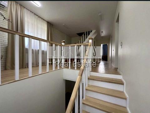 будинок за адресою Гідності вул. (Жертв Революції), 1