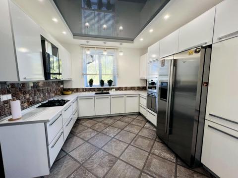 будинок за адресою смт. Обухівка, Нова