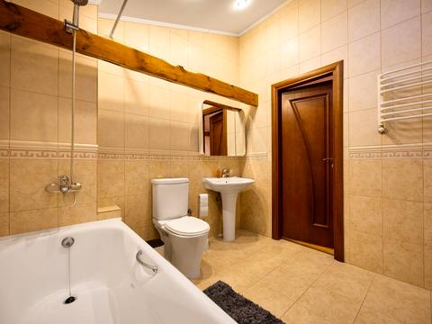 комерційна за адресою Івана Верхратського вул., 15