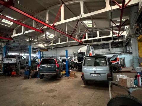 комерційна за адресою Богдана Хмельницького просп. (Героїв Сталінграда), 153