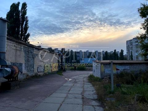 комерційна за адресою Привокзальна вул., 12а