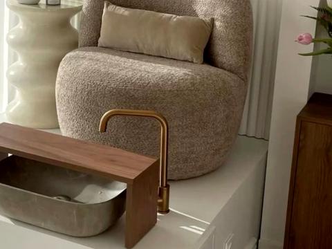 комерційна за адресою Андрія Верхогляда вул. (Михайла Драгомирова), 17