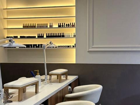 комерційна за адресою Андрія Верхогляда вул. (Михайла Драгомирова), 17