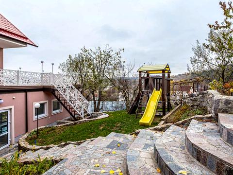 дом по адресу Центральна