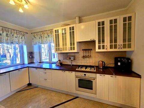 будинок за адресою Набережна вул.