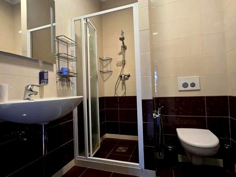 будинок за адресою Набережна вул.