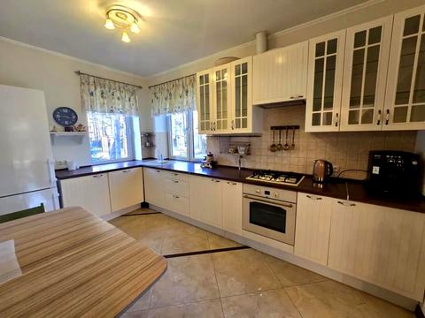 будинок за адресою Набережна вул.