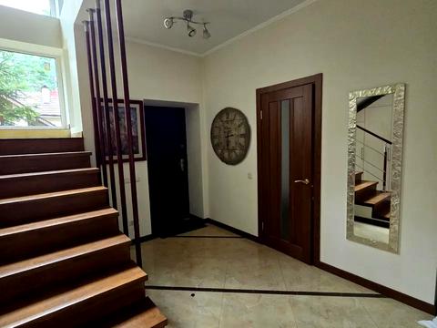 будинок за адресою Набережна вул.