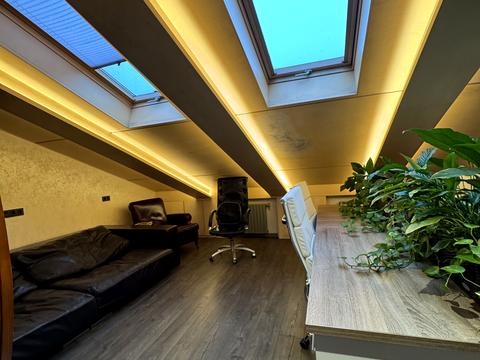 комерційна за адресою Дмитра Яворницького просп. (Карла Маркса), 42