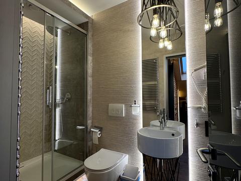 комерційна за адресою Дмитра Яворницького просп. (Карла Маркса), 42