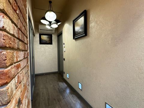 комерційна за адресою Дмитра Яворницького просп. (Карла Маркса), 42