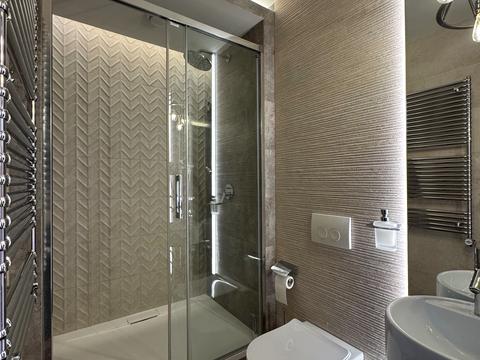 комерційна за адресою Дмитра Яворницького просп. (Карла Маркса), 42