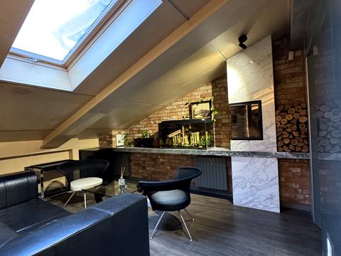 комерційна за адресою Дмитра Яворницького просп. (Карла Маркса), 42