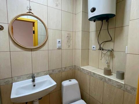 комерційна за адресою Володимира Антоновича вул. (), 74