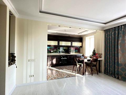 квартира за адресою Платонова бульв. (Королеви Анни), 26