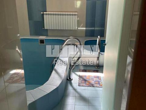 будинок за адресою Центральної Ради вул.