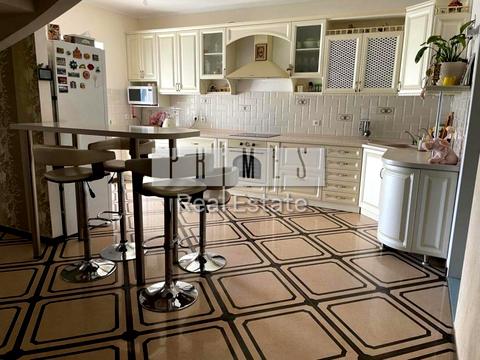 будинок за адресою Центральної Ради вул.