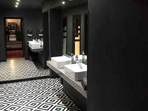 комерційна за адресою Бессарабська пл., 2