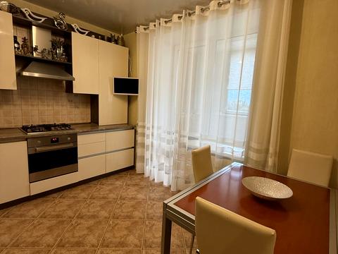 квартира за адресою Алана Шепарда вул. (Суворова), 14