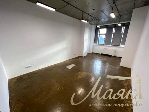 комерційна за адресою Велика Васильківська вул. (Червоноармійська), 72